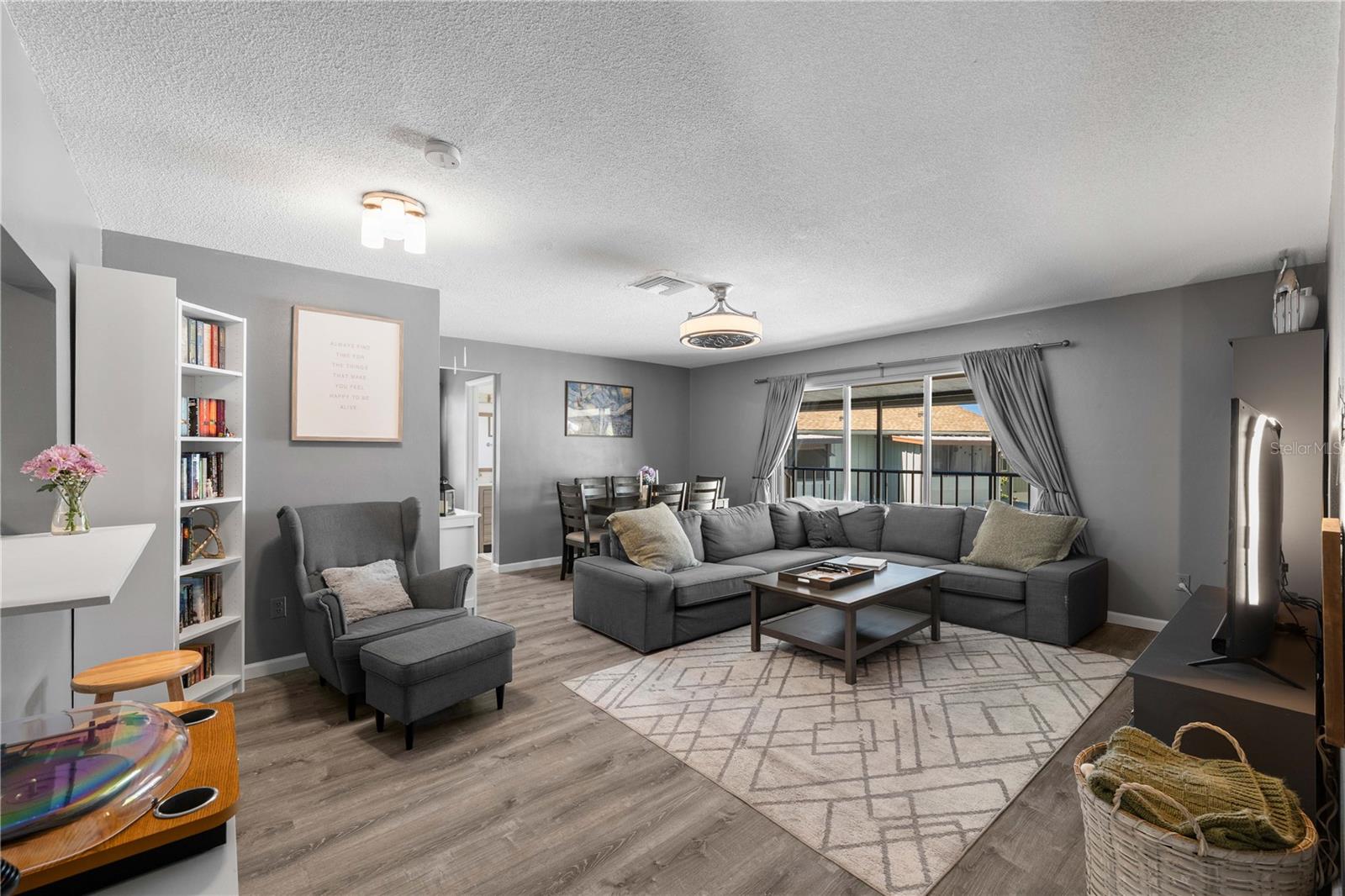 Image 4 of 23 For 1960 Union Street 28