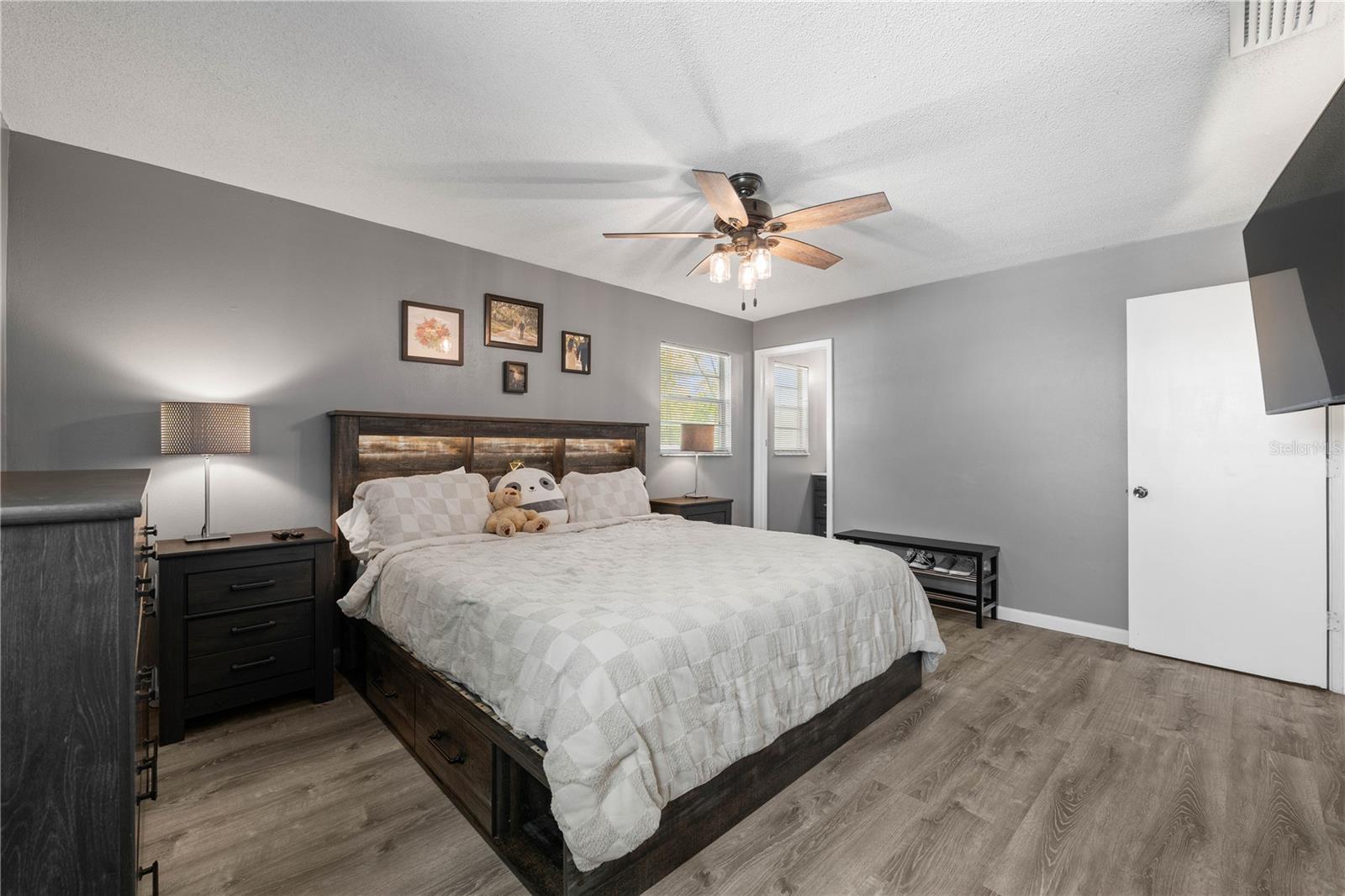 Image 9 of 23 For 1960 Union Street 28