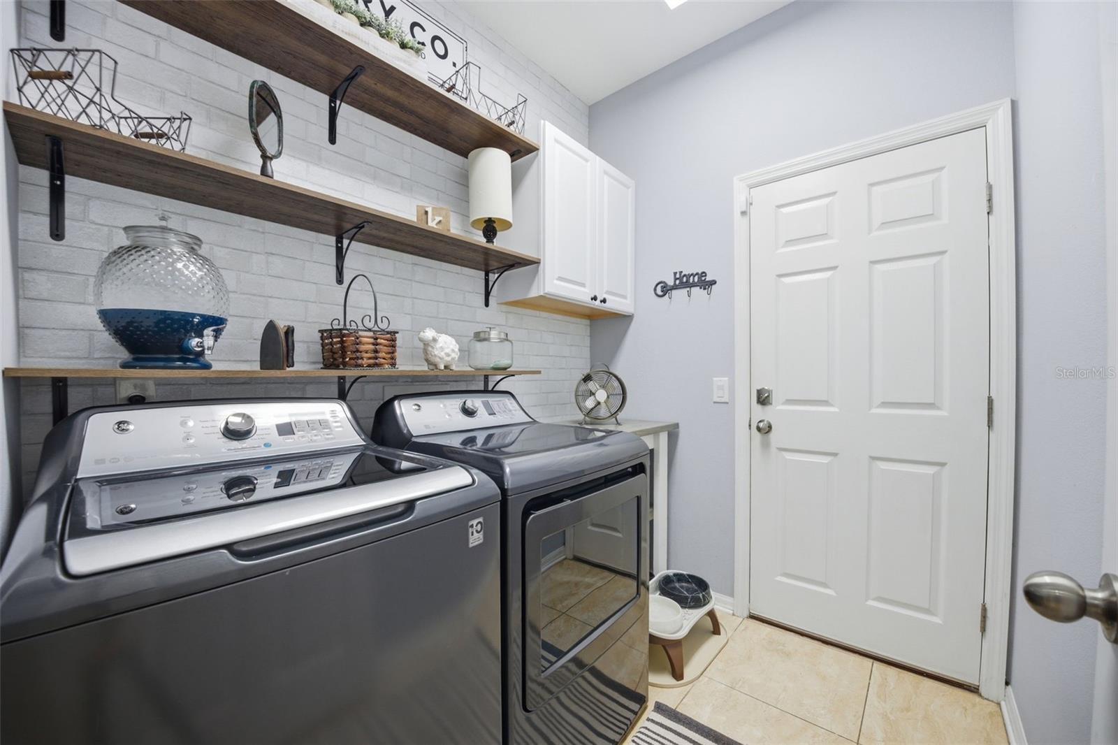 Image 34 of 61 For 11623 Palmetto Pine Street