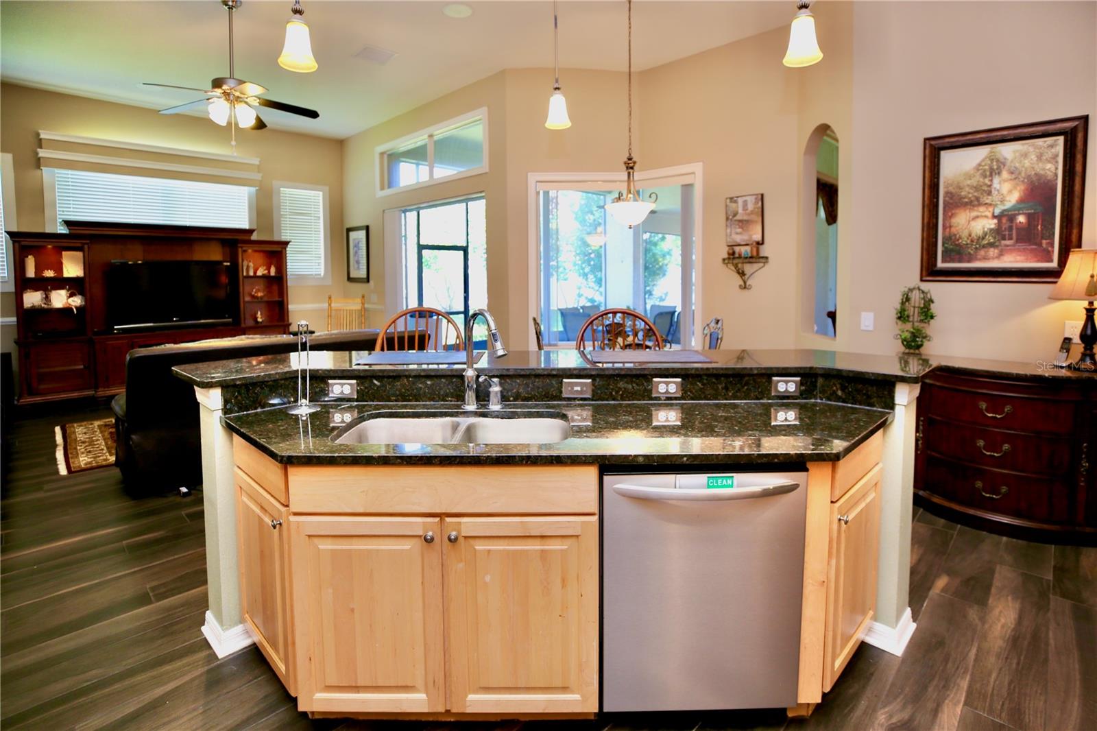 Image 33 of 71 For 2410 Tea Olive Terrace