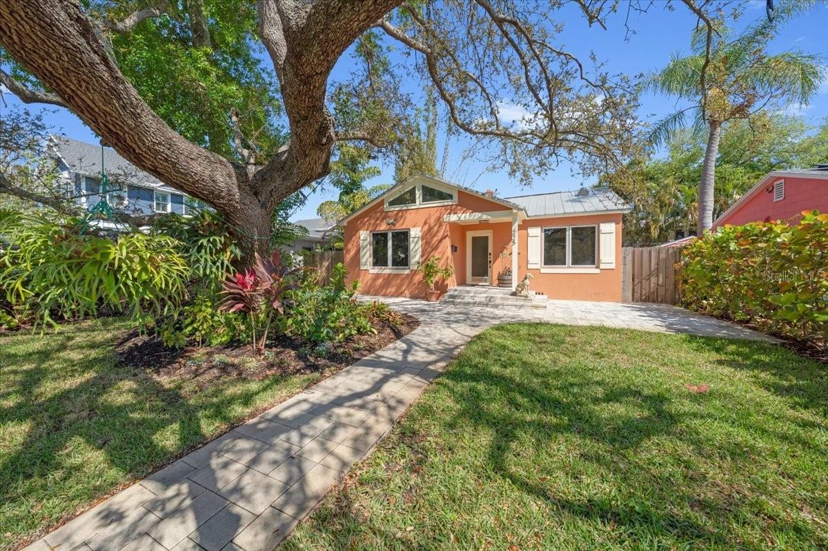 Listing photo id 8 for 225 17th Avenue Se