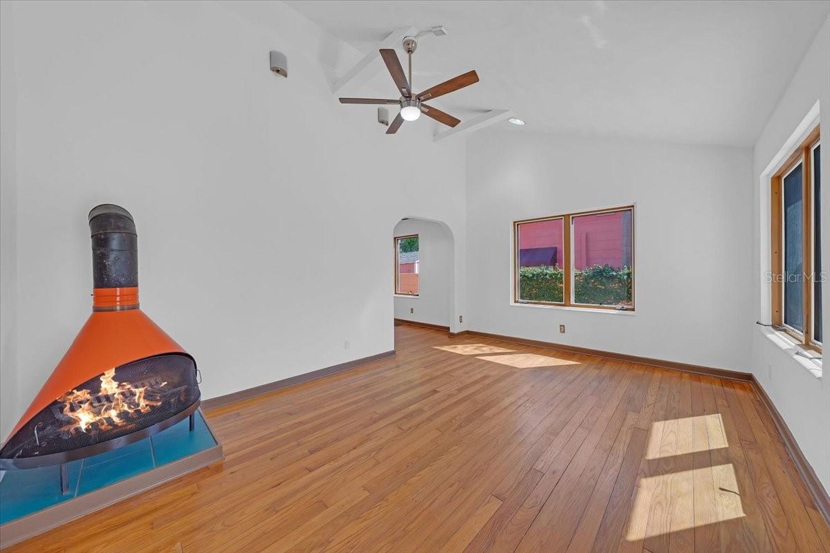 Listing photo id 9 for 225 17th Avenue Se