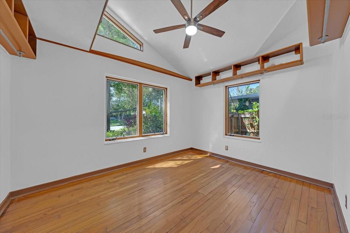 Listing photo id 14 for 225 17th Avenue Se