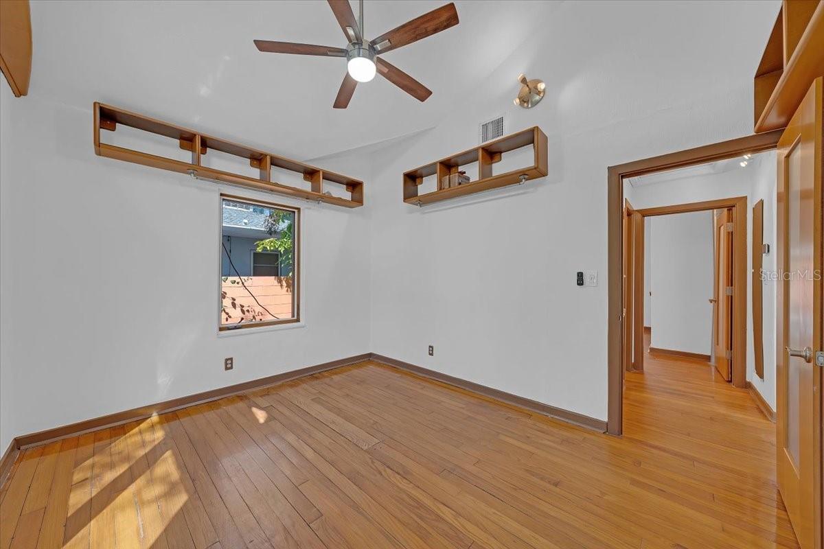 Listing photo id 15 for 225 17th Avenue Se