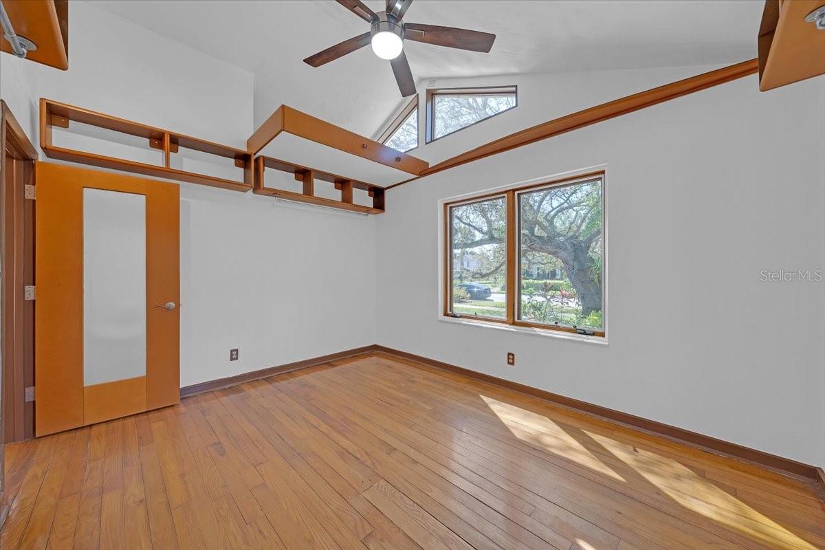 Listing photo id 16 for 225 17th Avenue Se