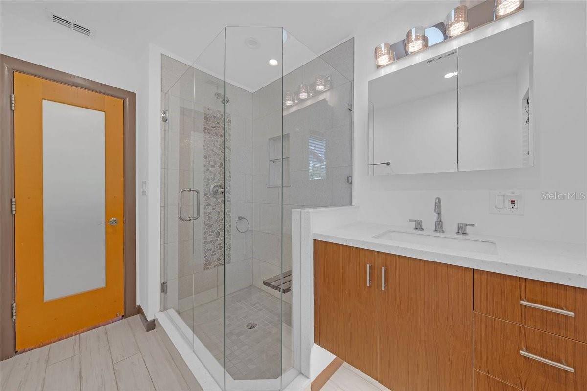 Listing photo id 19 for 225 17th Avenue Se