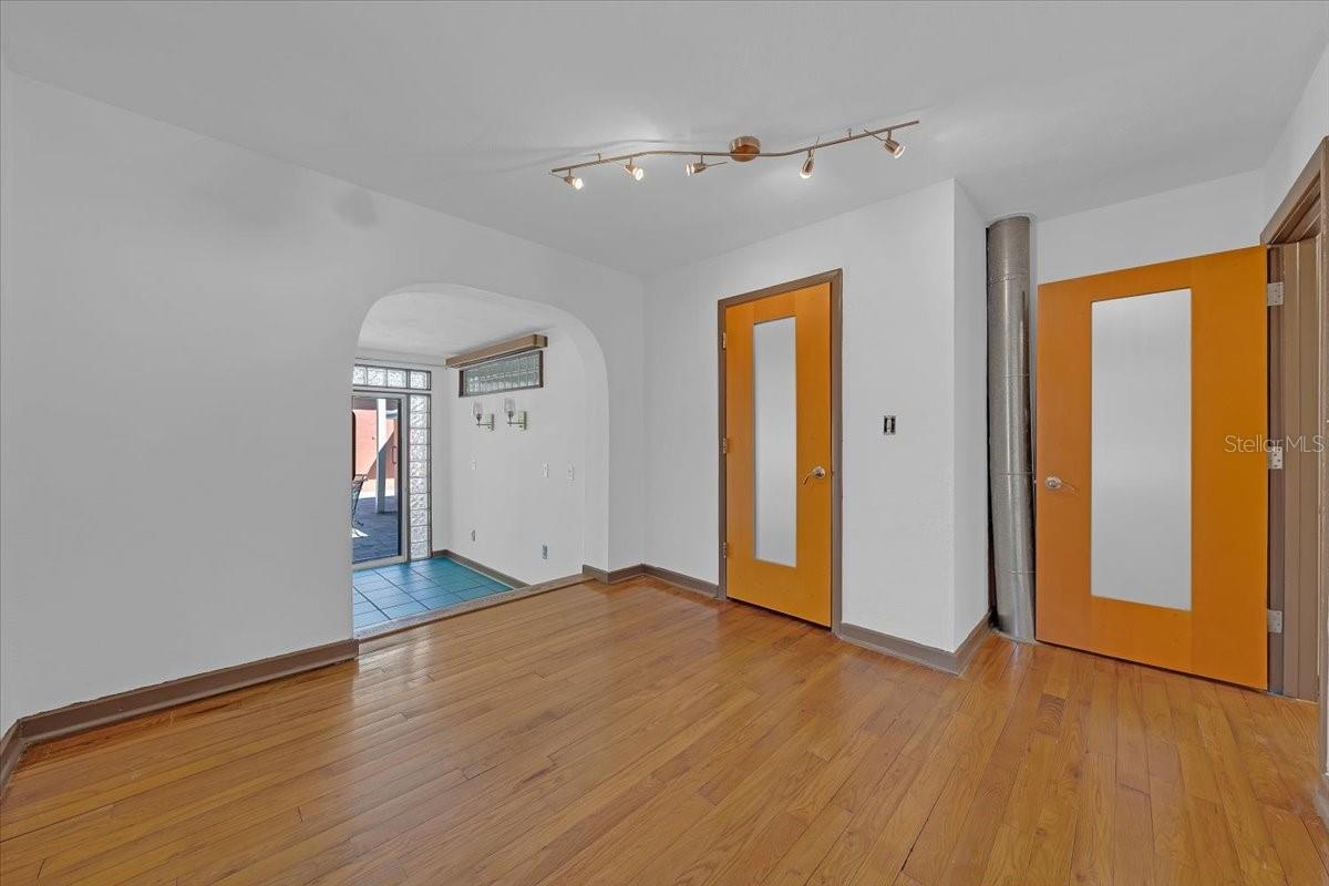 Listing photo id 21 for 225 17th Avenue Se