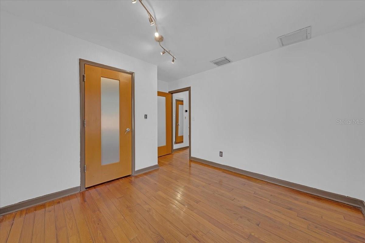 Listing photo id 22 for 225 17th Avenue Se