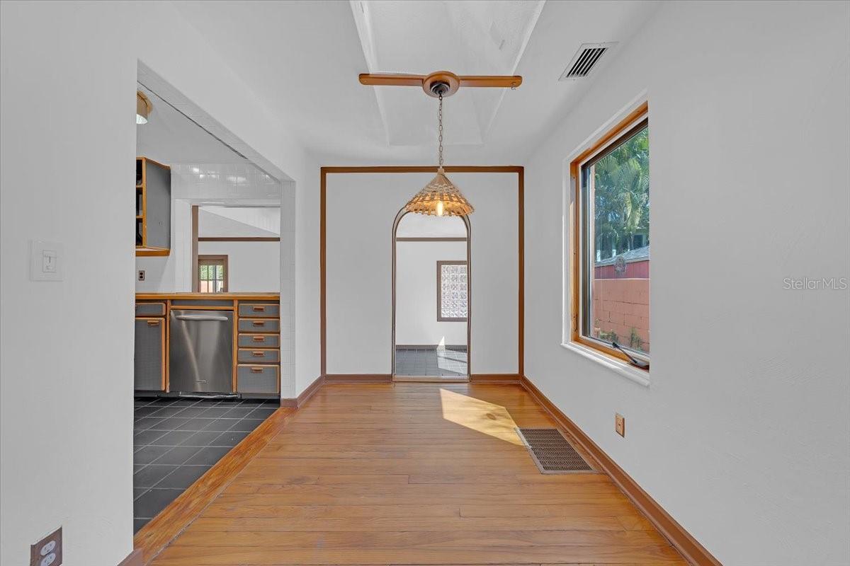 Listing photo id 24 for 225 17th Avenue Se