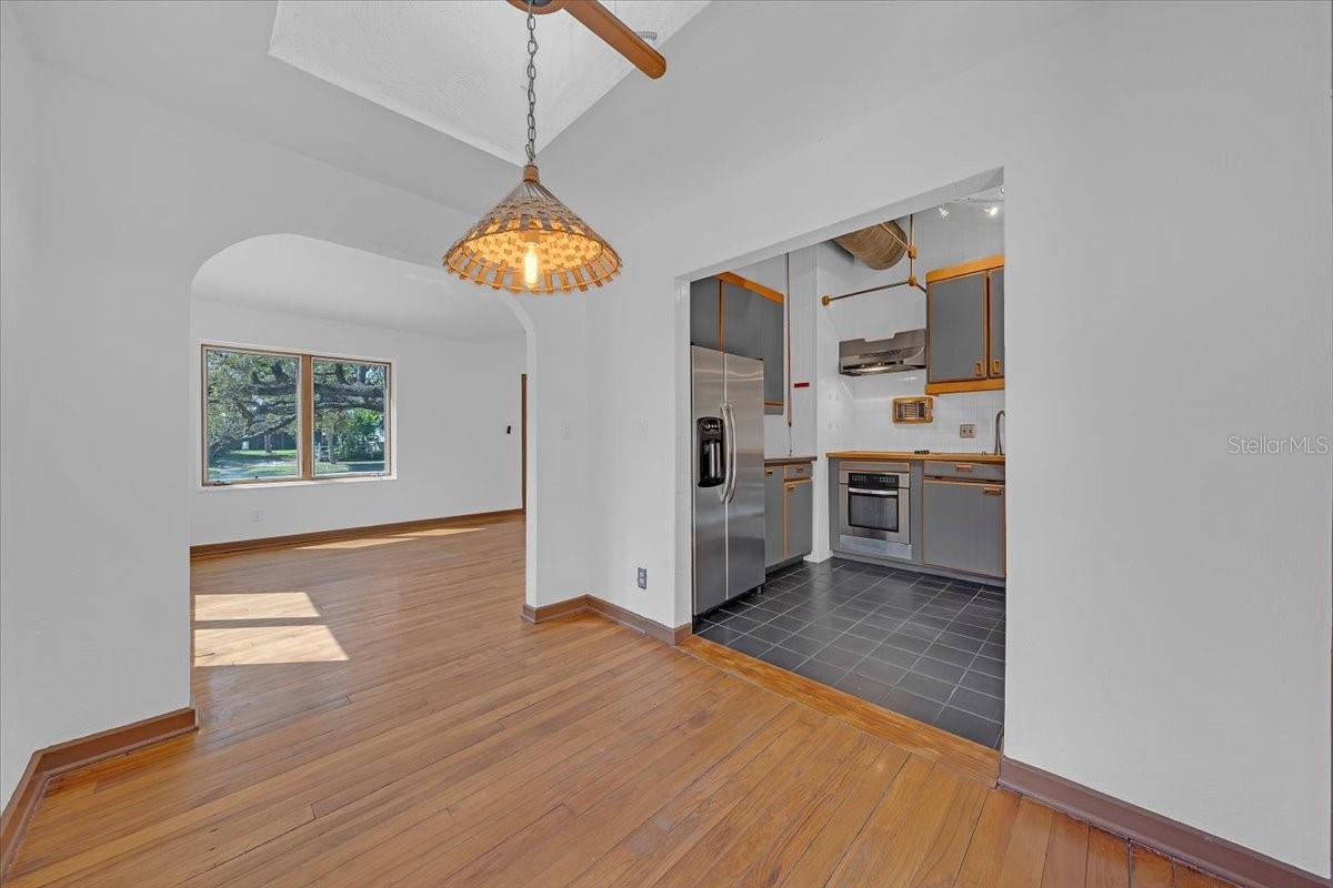 Listing photo id 26 for 225 17th Avenue Se