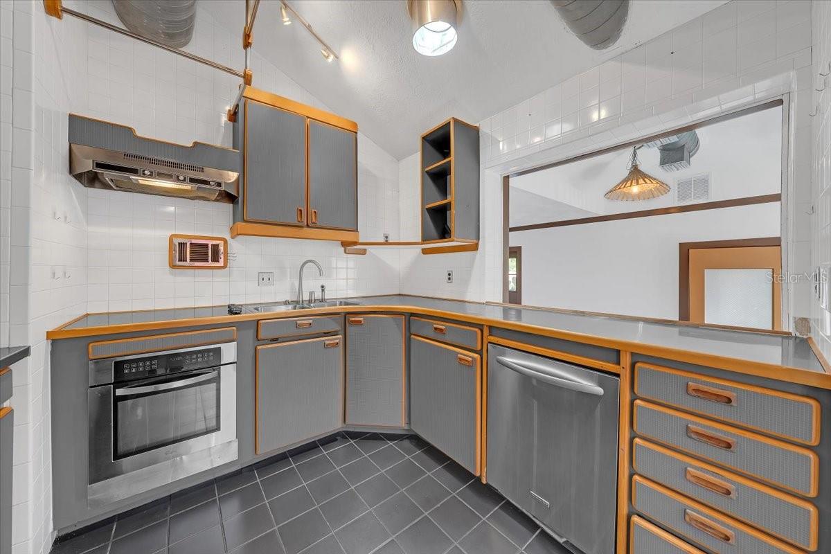 Listing photo id 28 for 225 17th Avenue Se