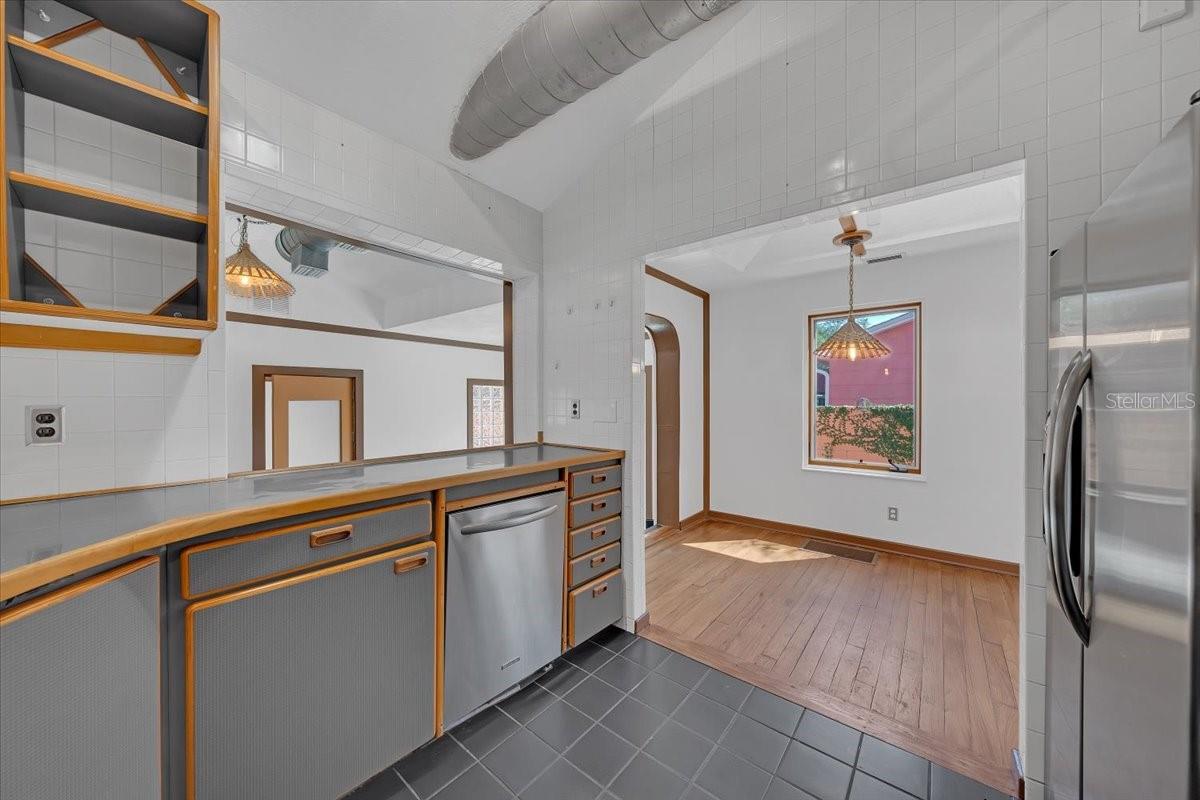 Listing photo id 29 for 225 17th Avenue Se