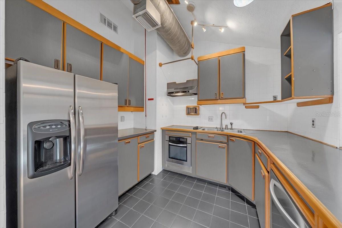 Listing photo id 30 for 225 17th Avenue Se