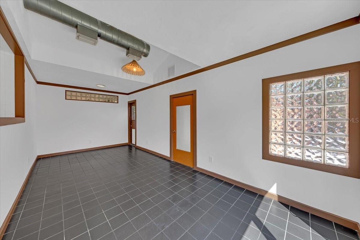 Listing photo id 31 for 225 17th Avenue Se