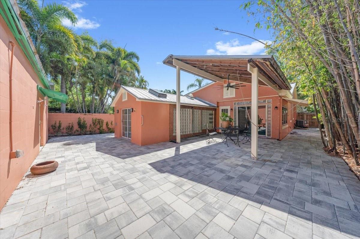 Listing photo id 47 for 225 17th Avenue Se