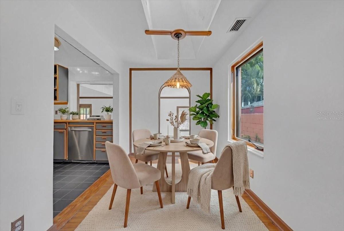 Listing photo id 3 for 225 17th Avenue Se