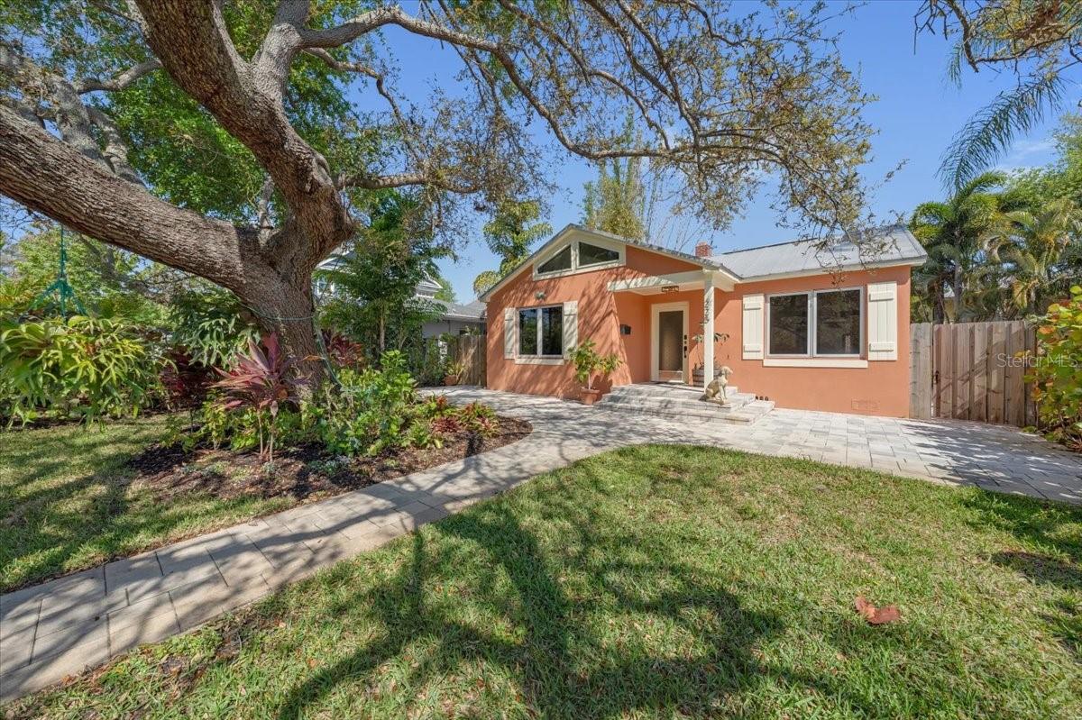 Listing photo id 7 for 225 17th Avenue Se