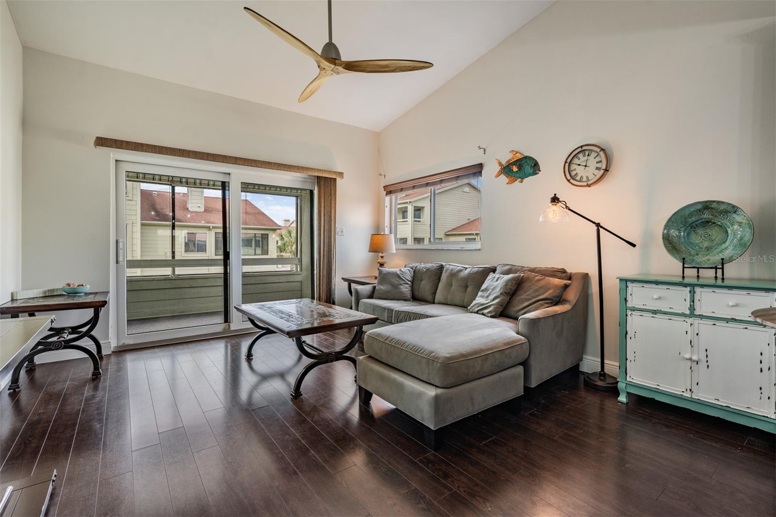 Image 11 of 43 For 637 Drake Lane N