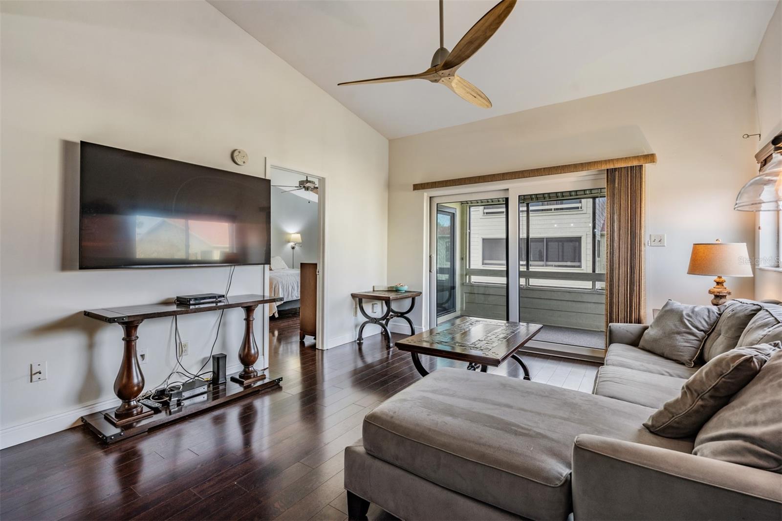 Image 12 of 43 For 637 Drake Lane N