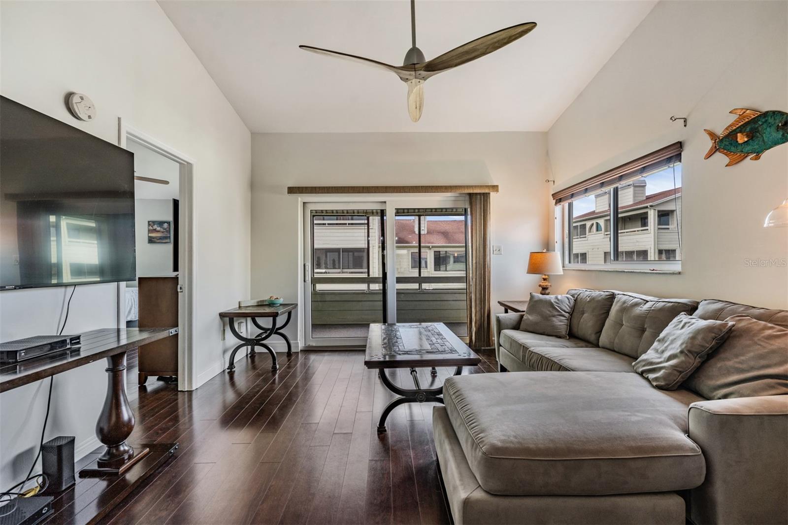 Image 13 of 43 For 637 Drake Lane N