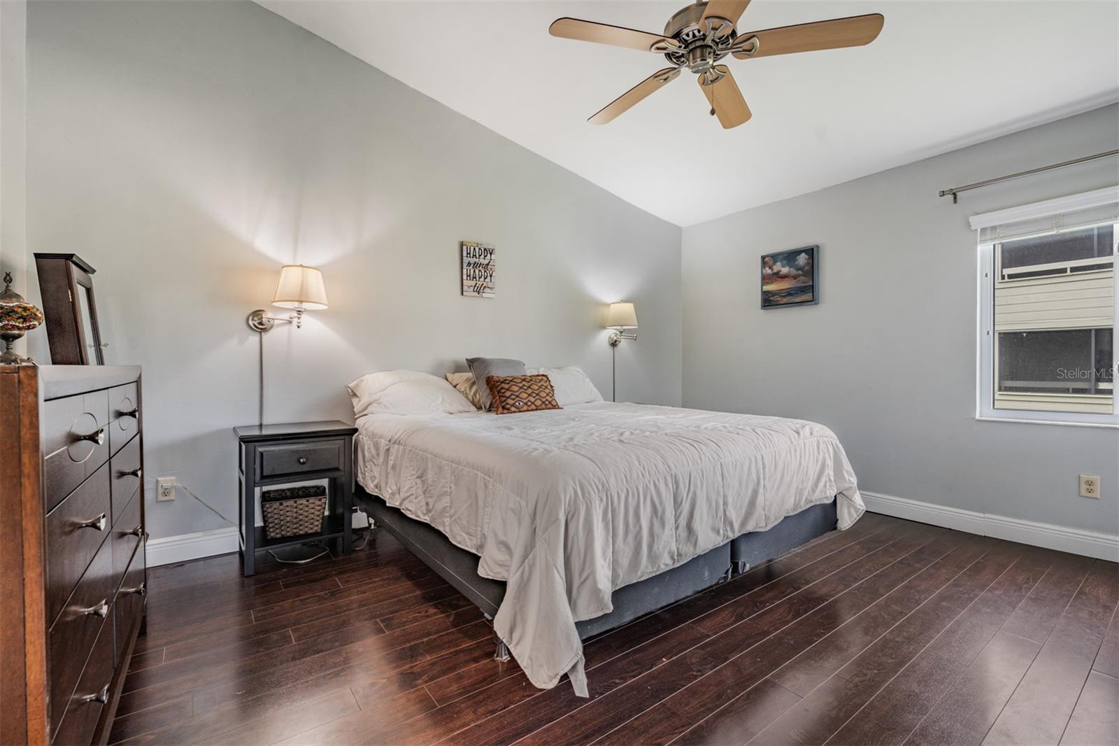 Image 16 of 43 For 637 Drake Lane N