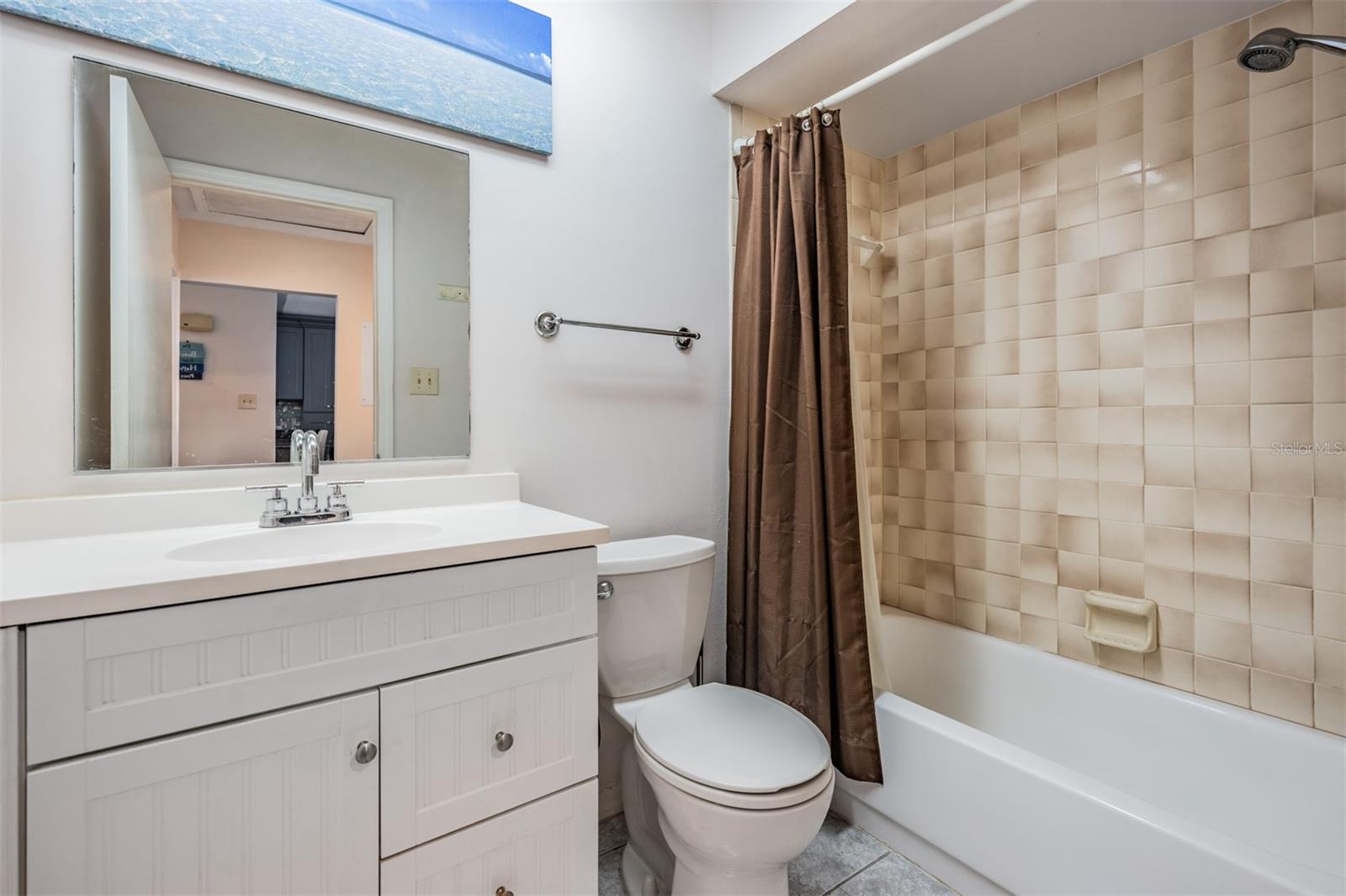 Image 22 of 43 For 637 Drake Lane N