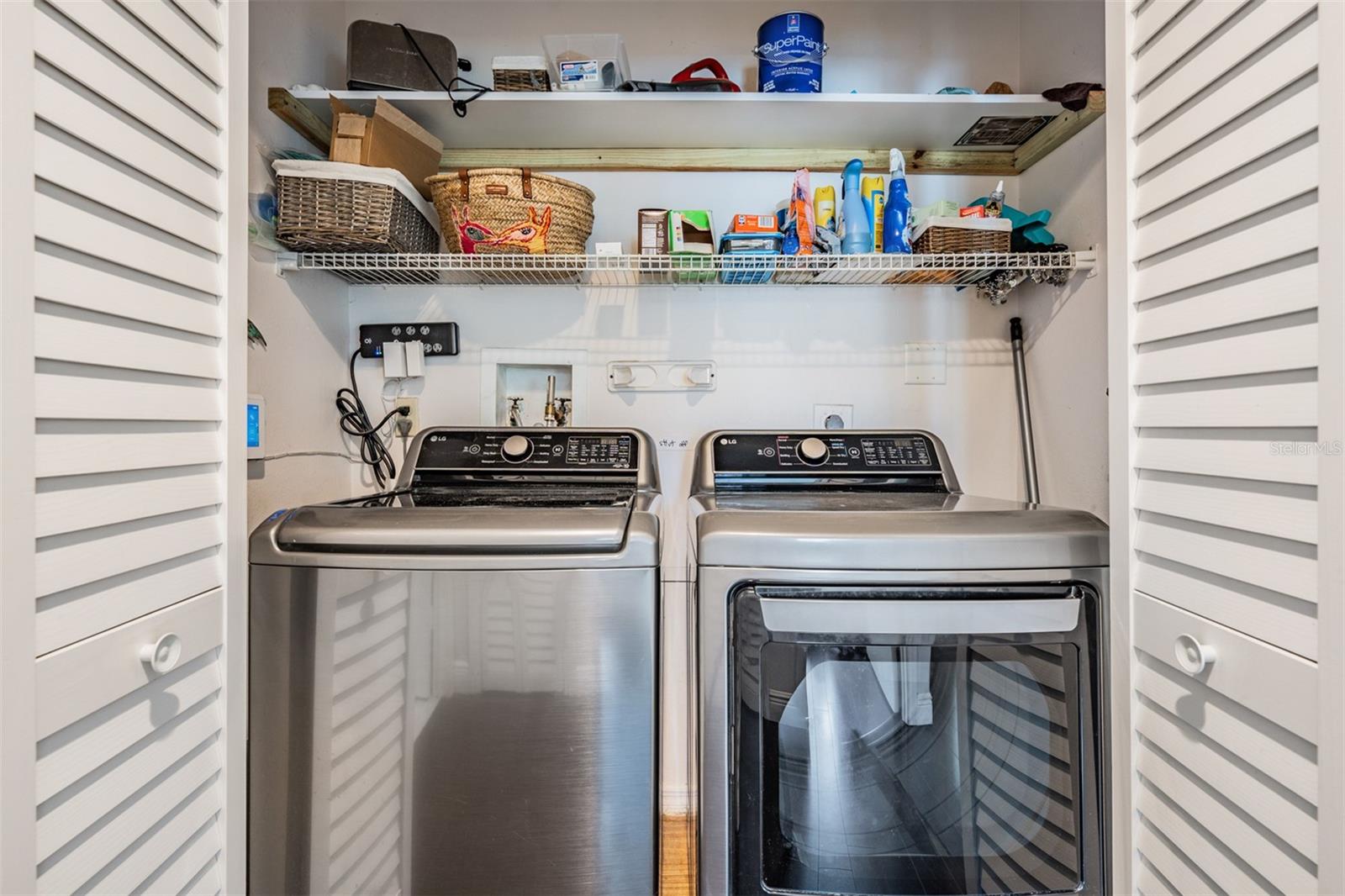 Image 24 of 43 For 637 Drake Lane N