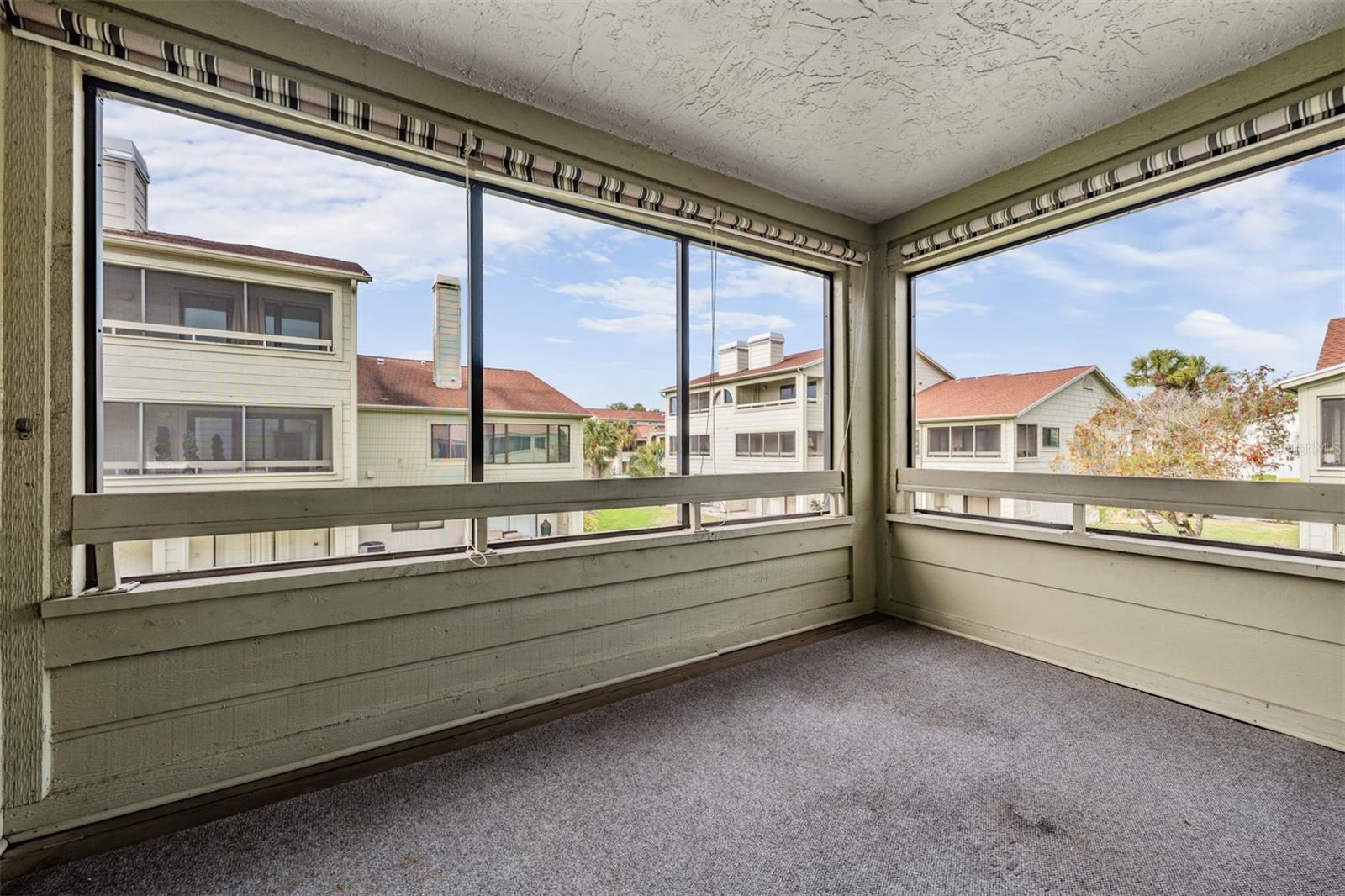 Image 25 of 43 For 637 Drake Lane N