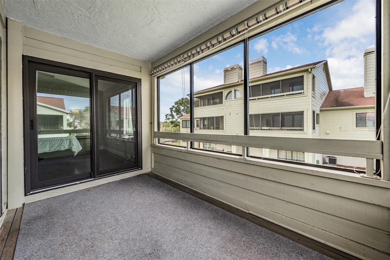 Image 26 of 43 For 637 Drake Lane N