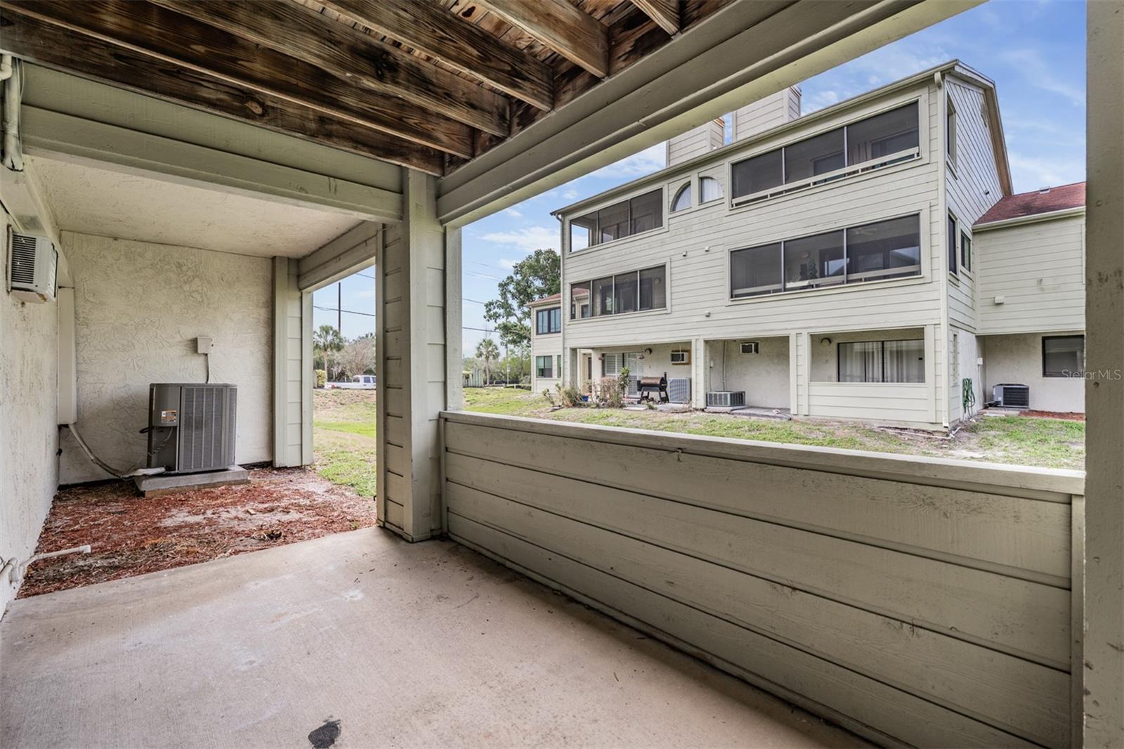 Image 28 of 43 For 637 Drake Lane N