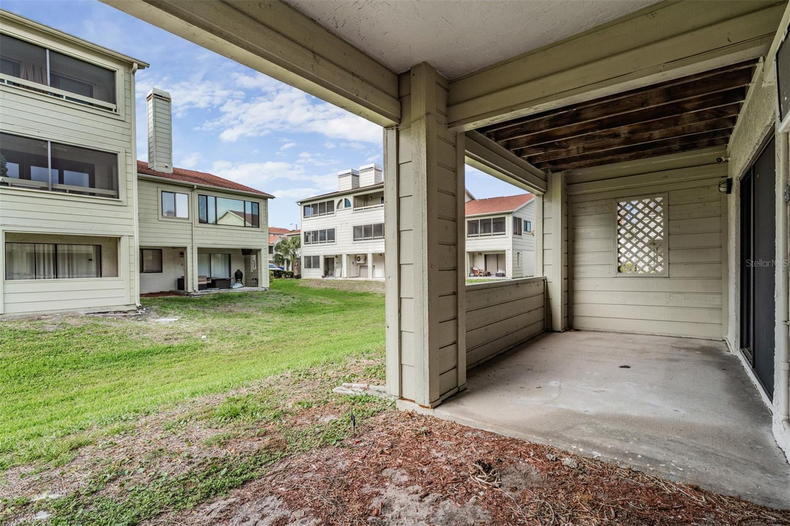 Image 29 of 43 For 637 Drake Lane N