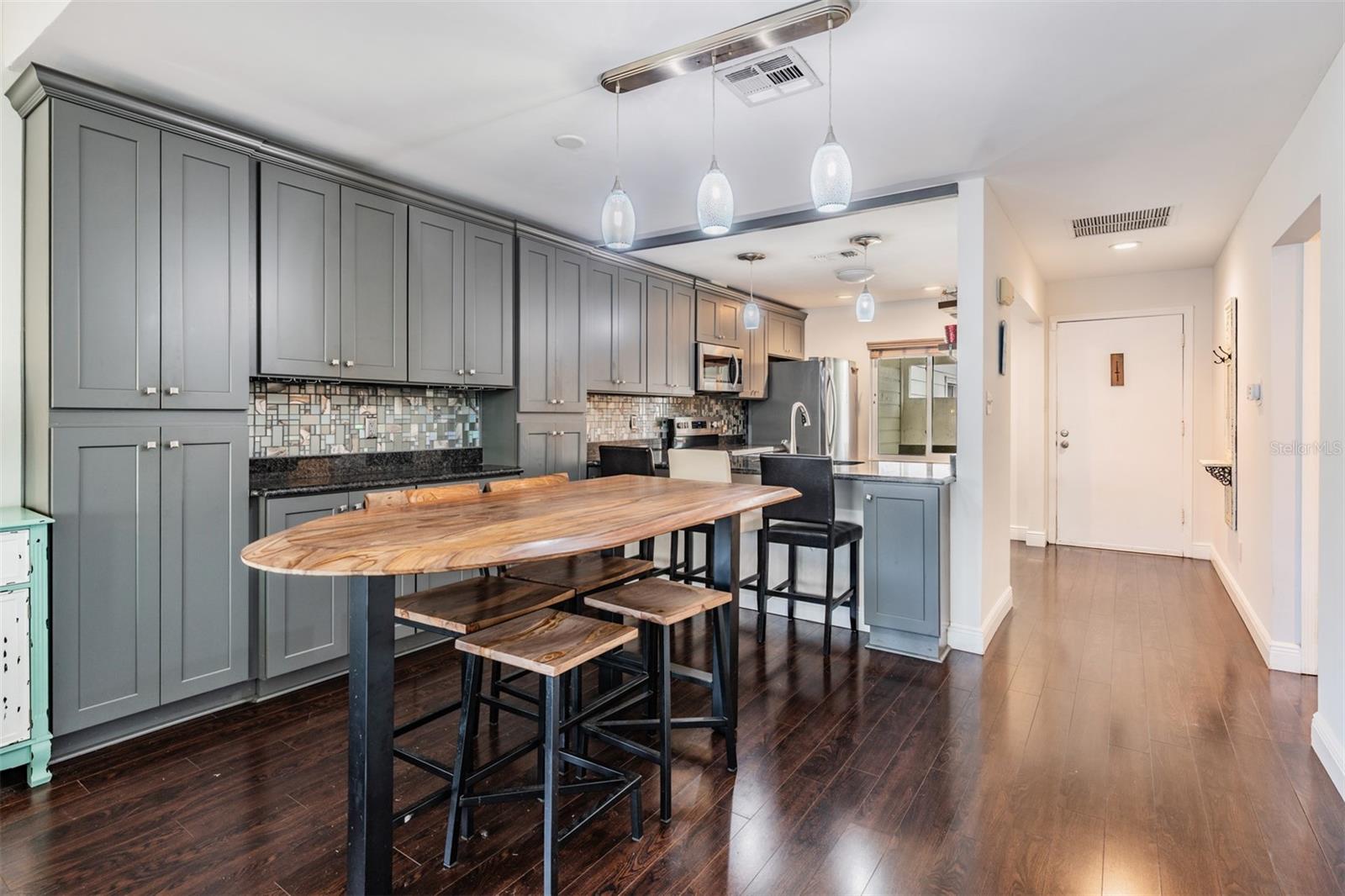 Image 3 of 43 For 637 Drake Lane N