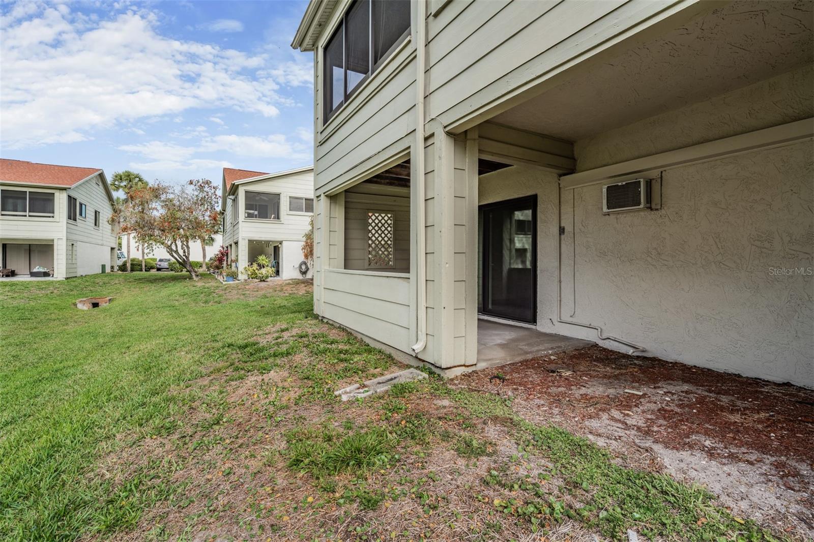 Image 30 of 43 For 637 Drake Lane N