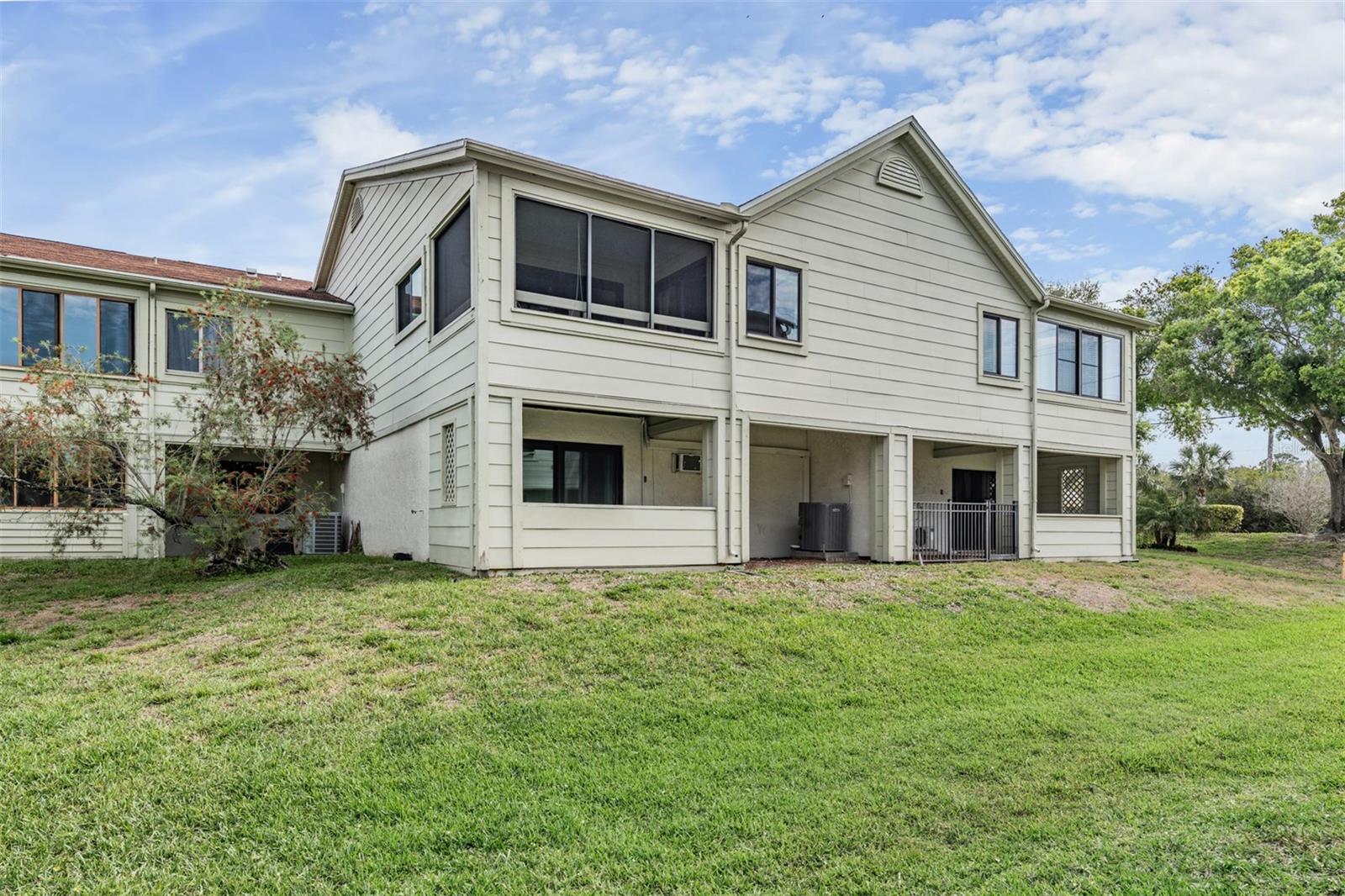 Image 31 of 43 For 637 Drake Lane N