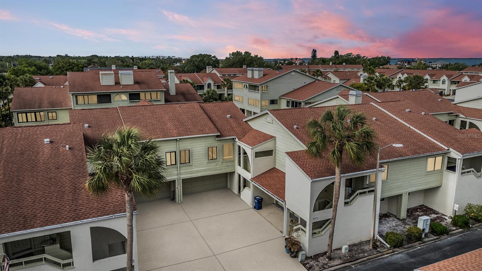 Image 33 of 43 For 637 Drake Lane N