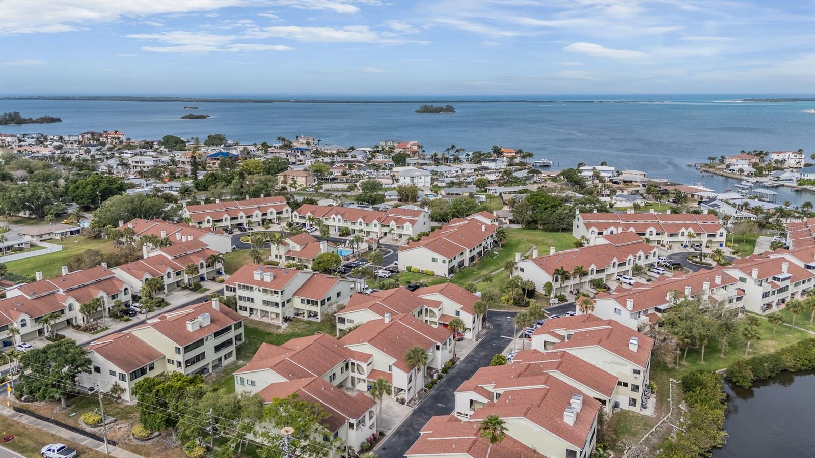 Image 34 of 43 For 637 Drake Lane N