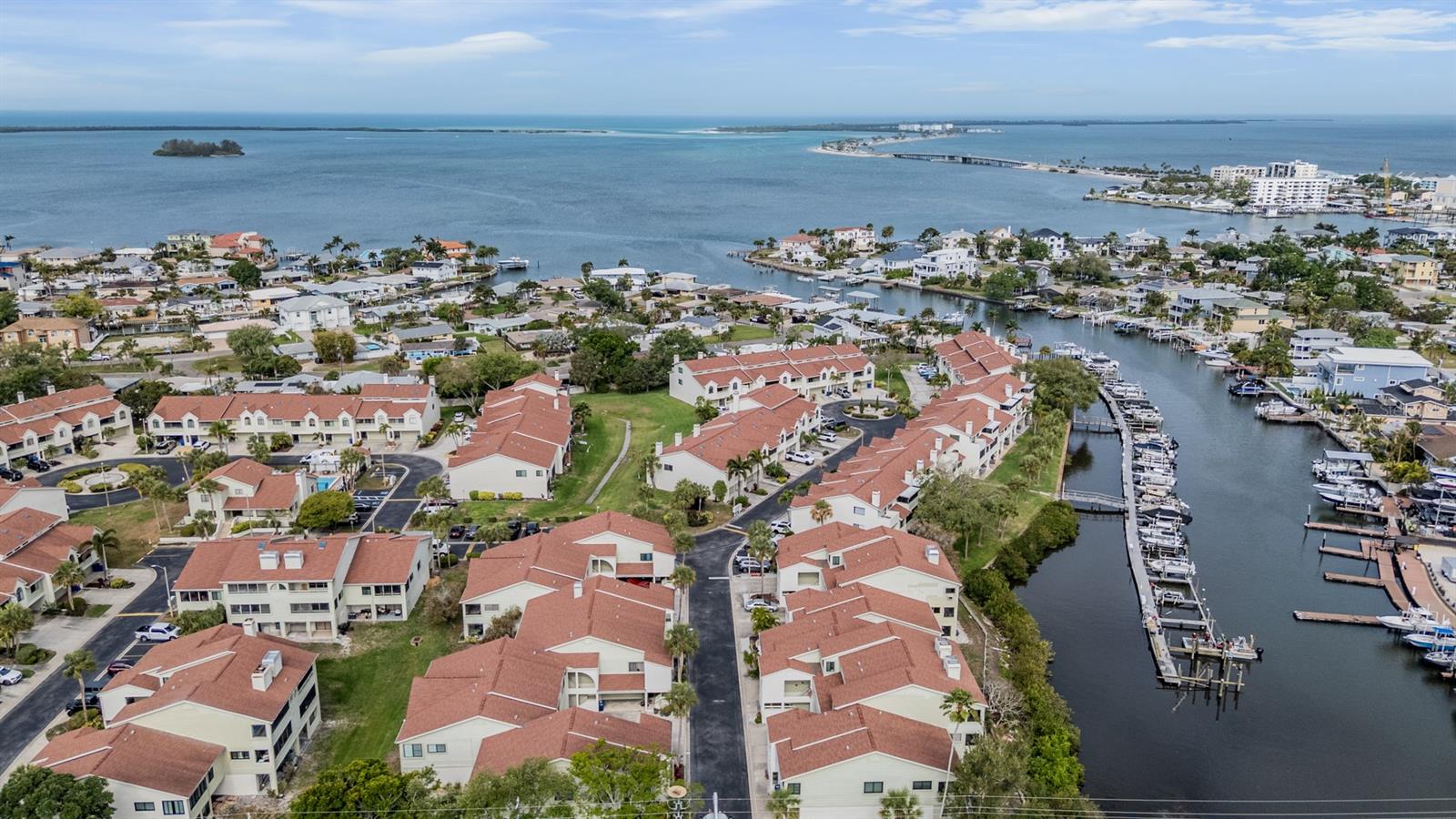 Image 35 of 43 For 637 Drake Lane N