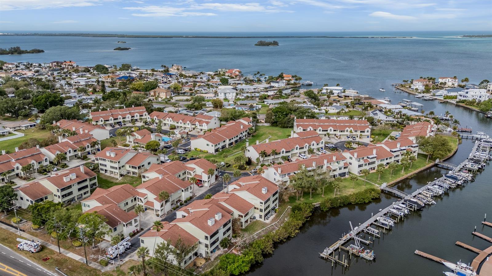 Image 37 of 43 For 637 Drake Lane N