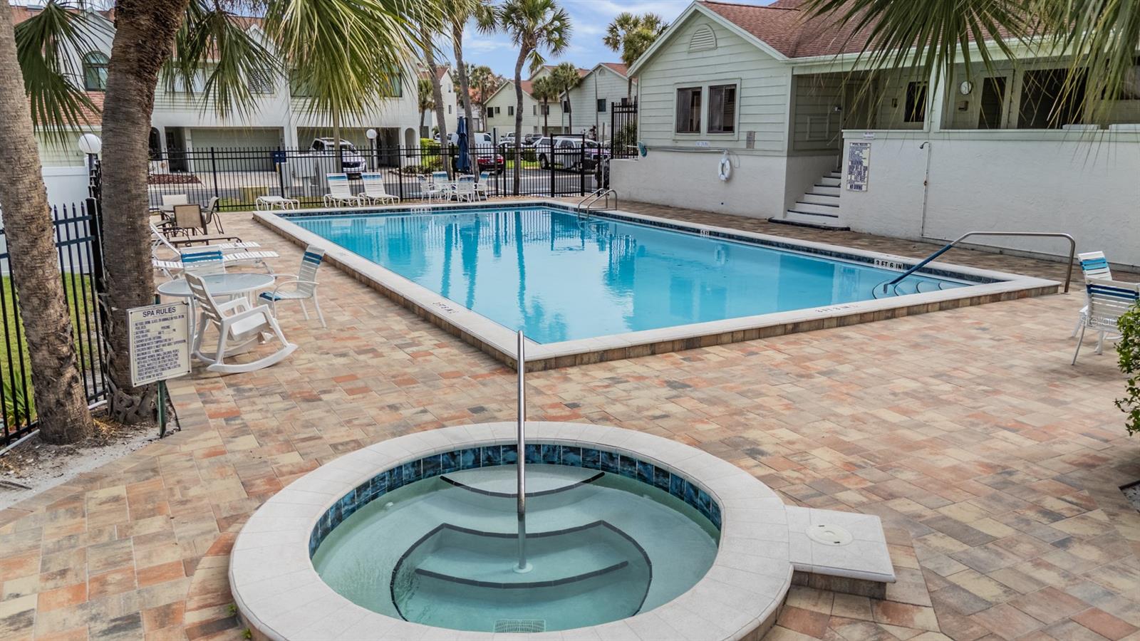 Image 39 of 43 For 637 Drake Lane N