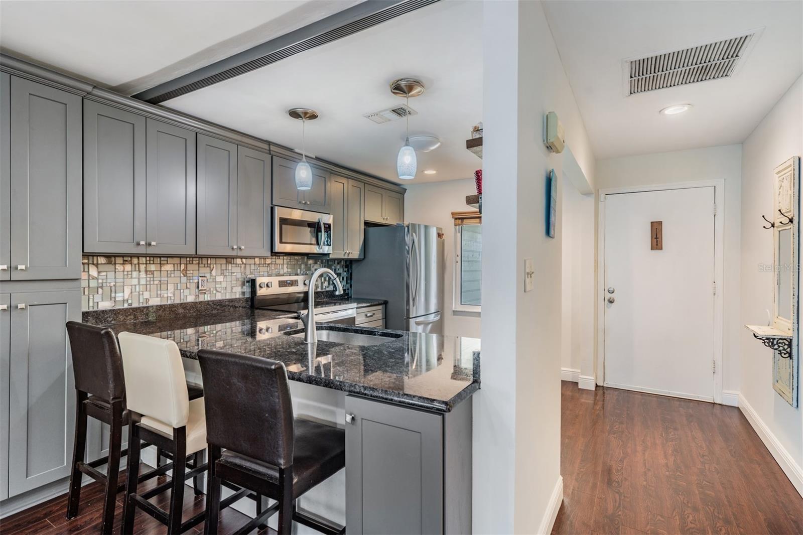 Image 4 of 43 For 637 Drake Lane N