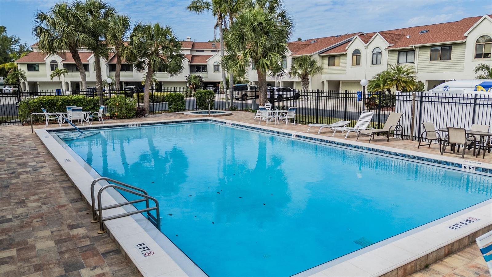 Image 40 of 43 For 637 Drake Lane N