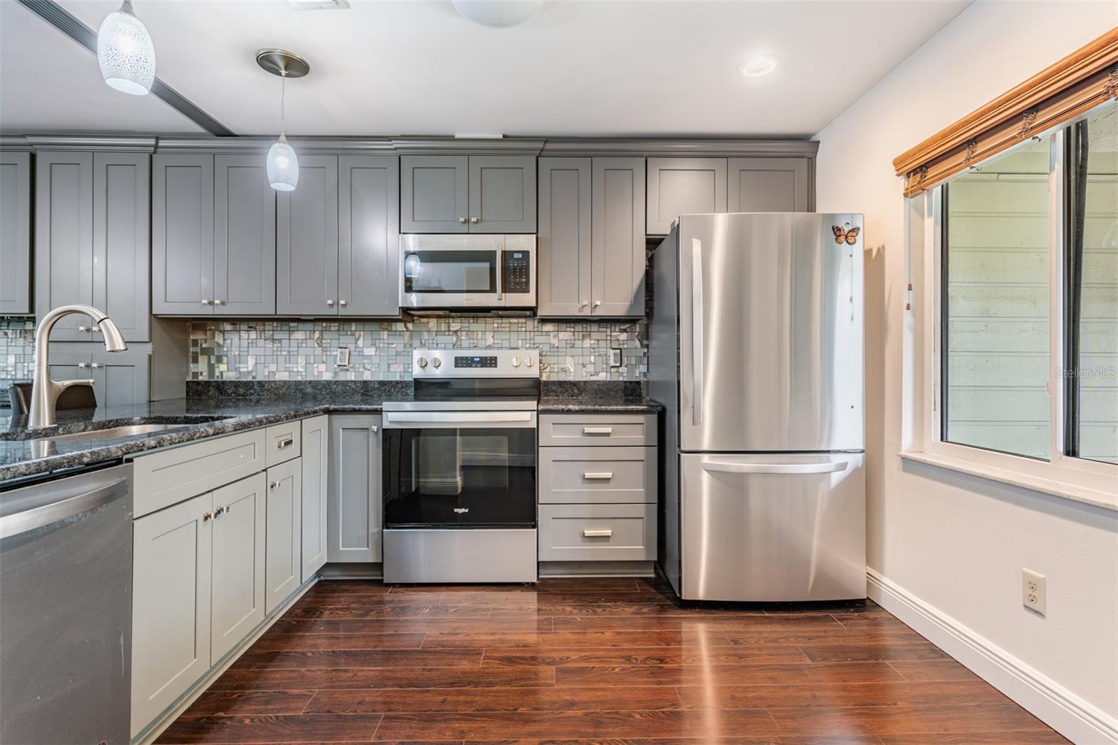 Image 5 of 43 For 637 Drake Lane N