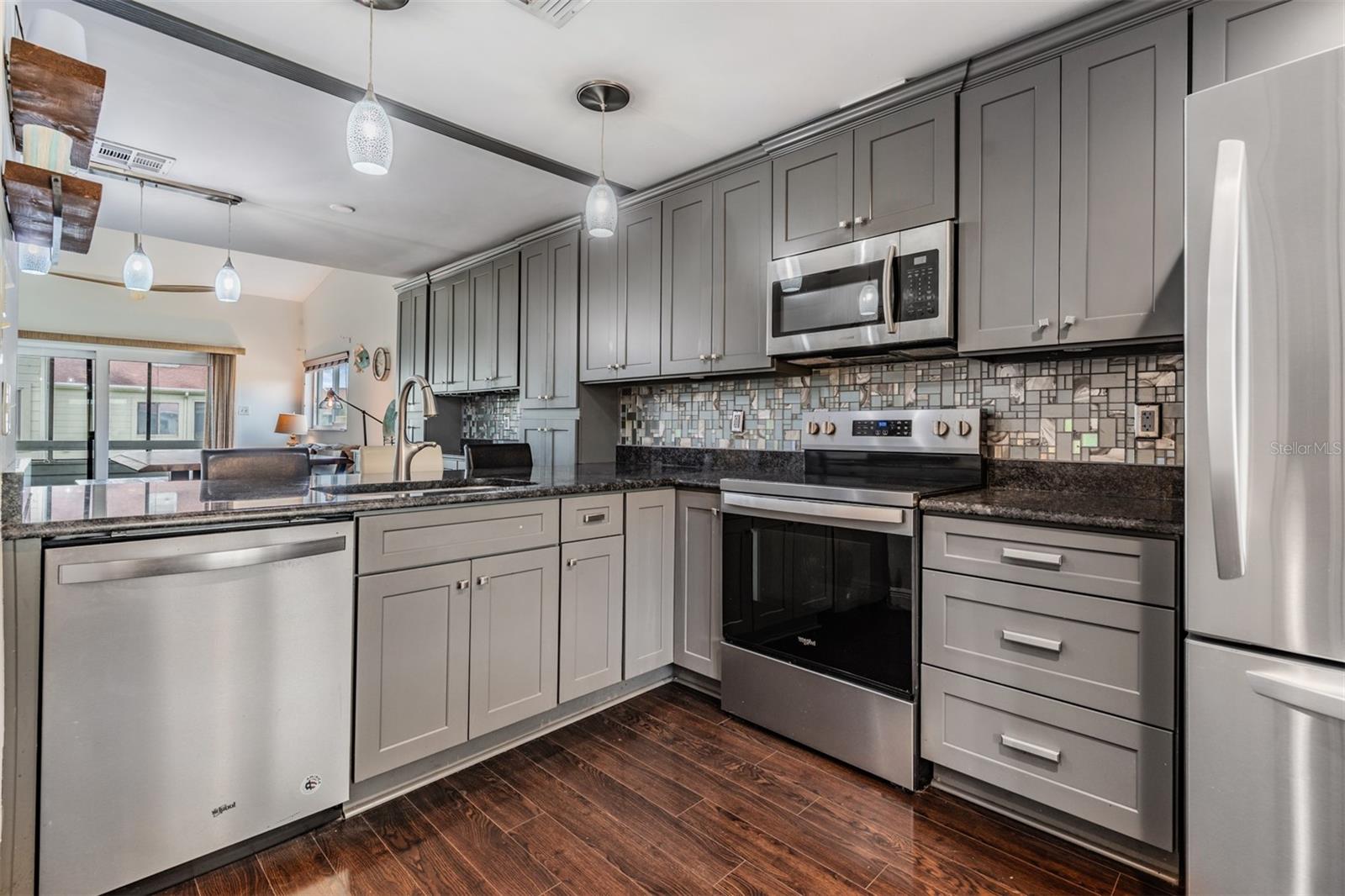 Image 6 of 43 For 637 Drake Lane N