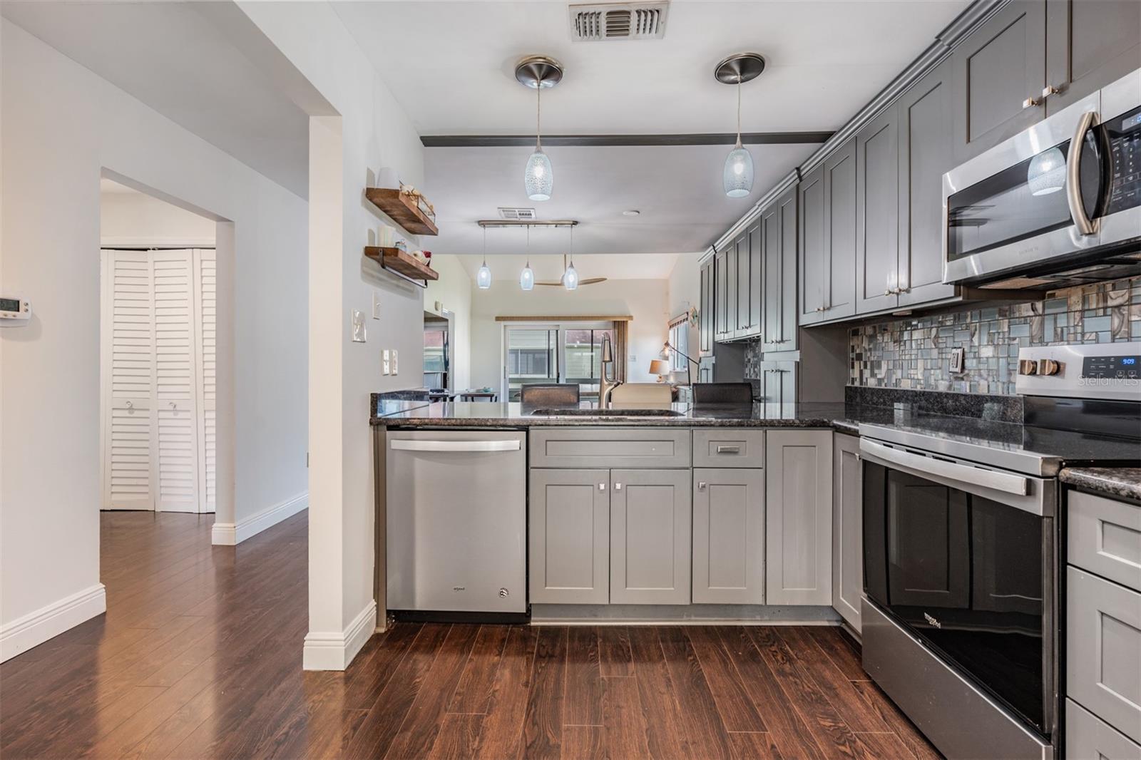 Image 7 of 43 For 637 Drake Lane N