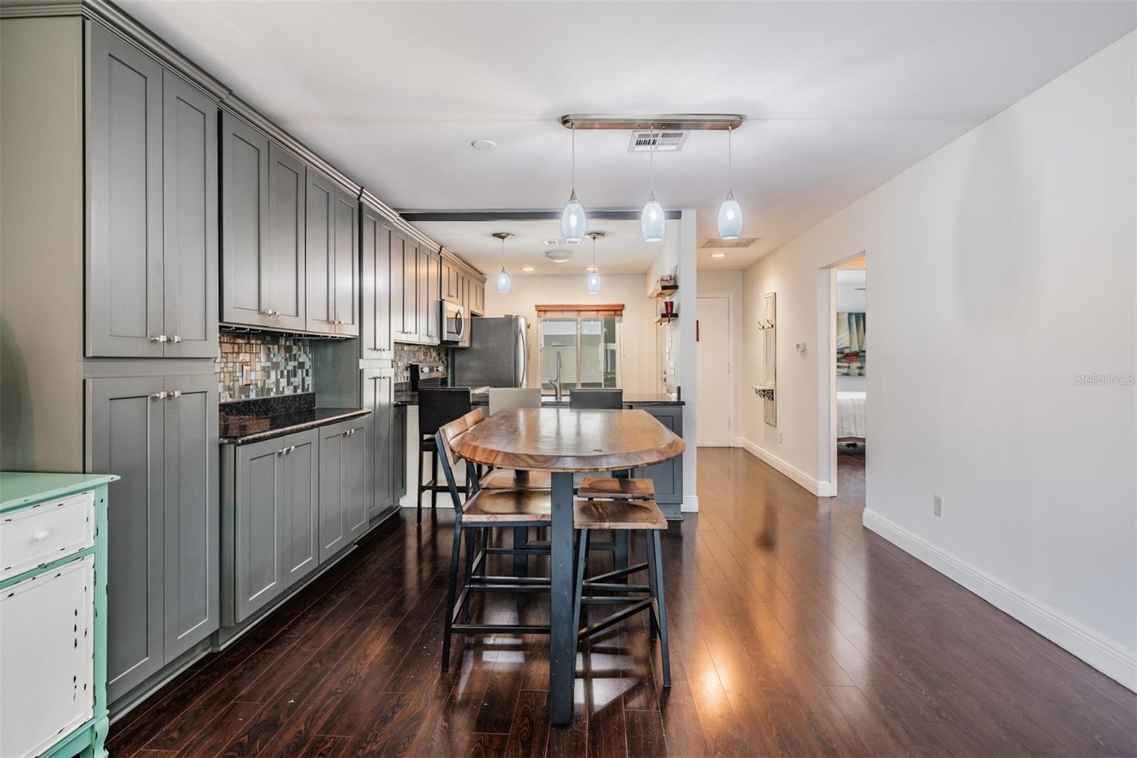 Image 9 of 43 For 637 Drake Lane N