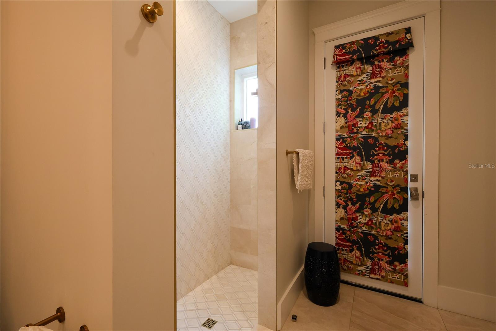 Image 7 of 44 For 2402 Parkland Boulevard