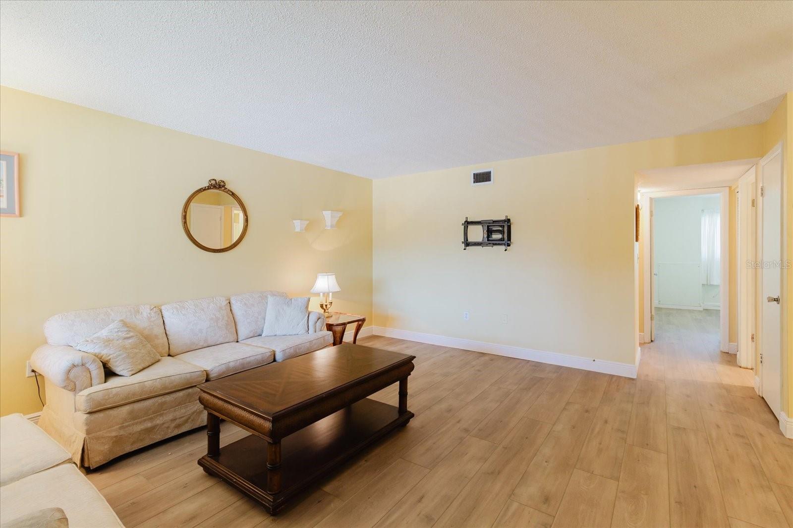 Image 10 of 36 For 2348 Shelley Street 12