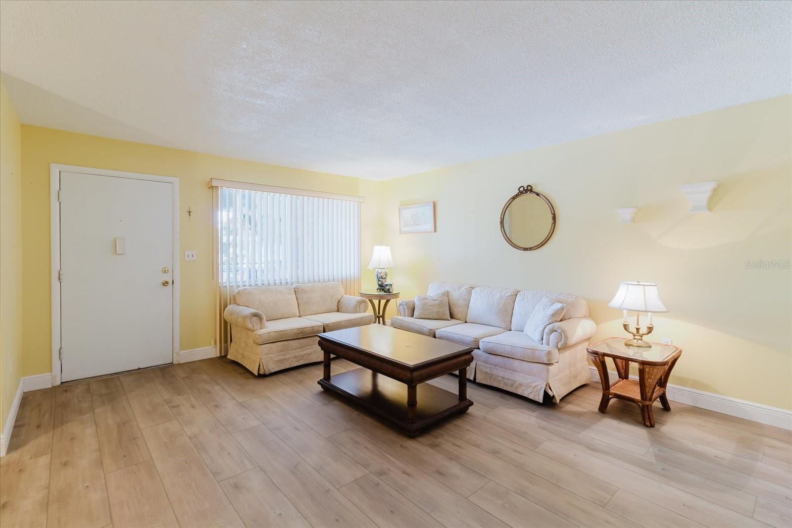 Image 11 of 36 For 2348 Shelley Street 12