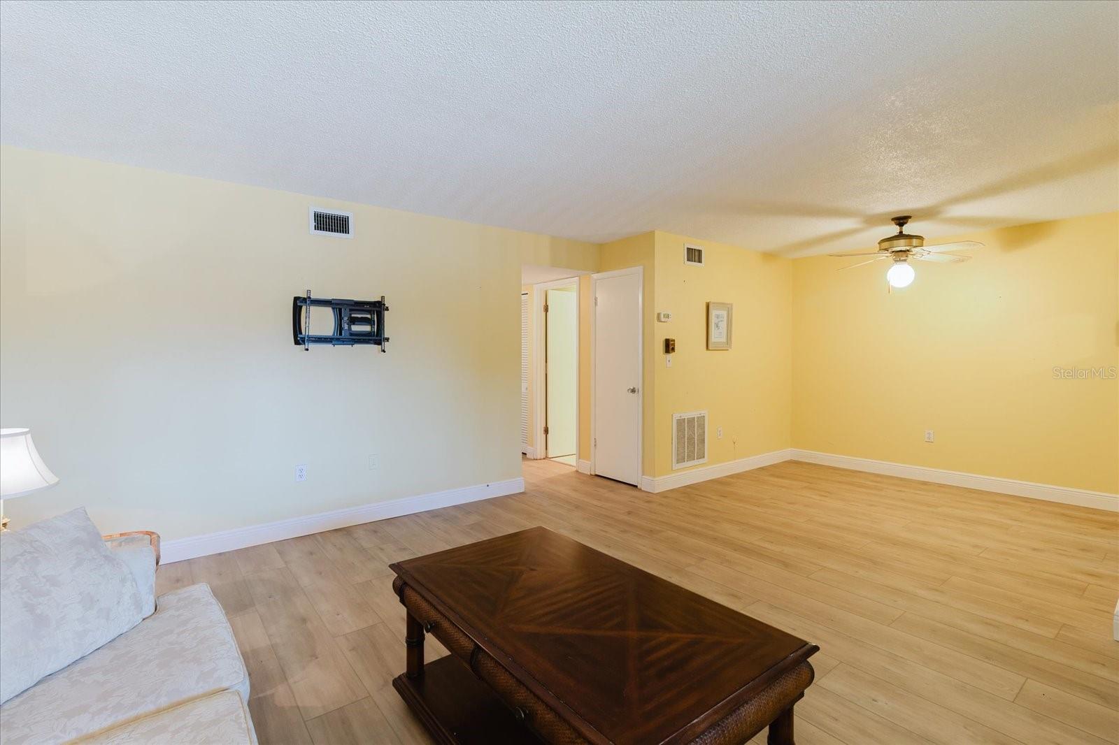 Image 13 of 36 For 2348 Shelley Street 12