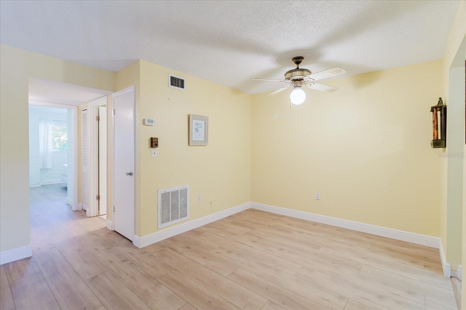 Image 14 of 36 For 2348 Shelley Street 12